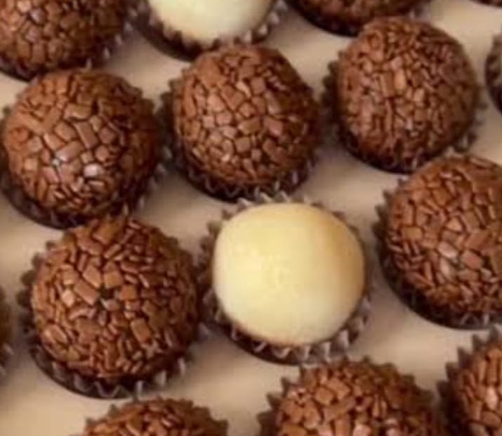 50 Brigadeiros Gourmet - Sabores Variados