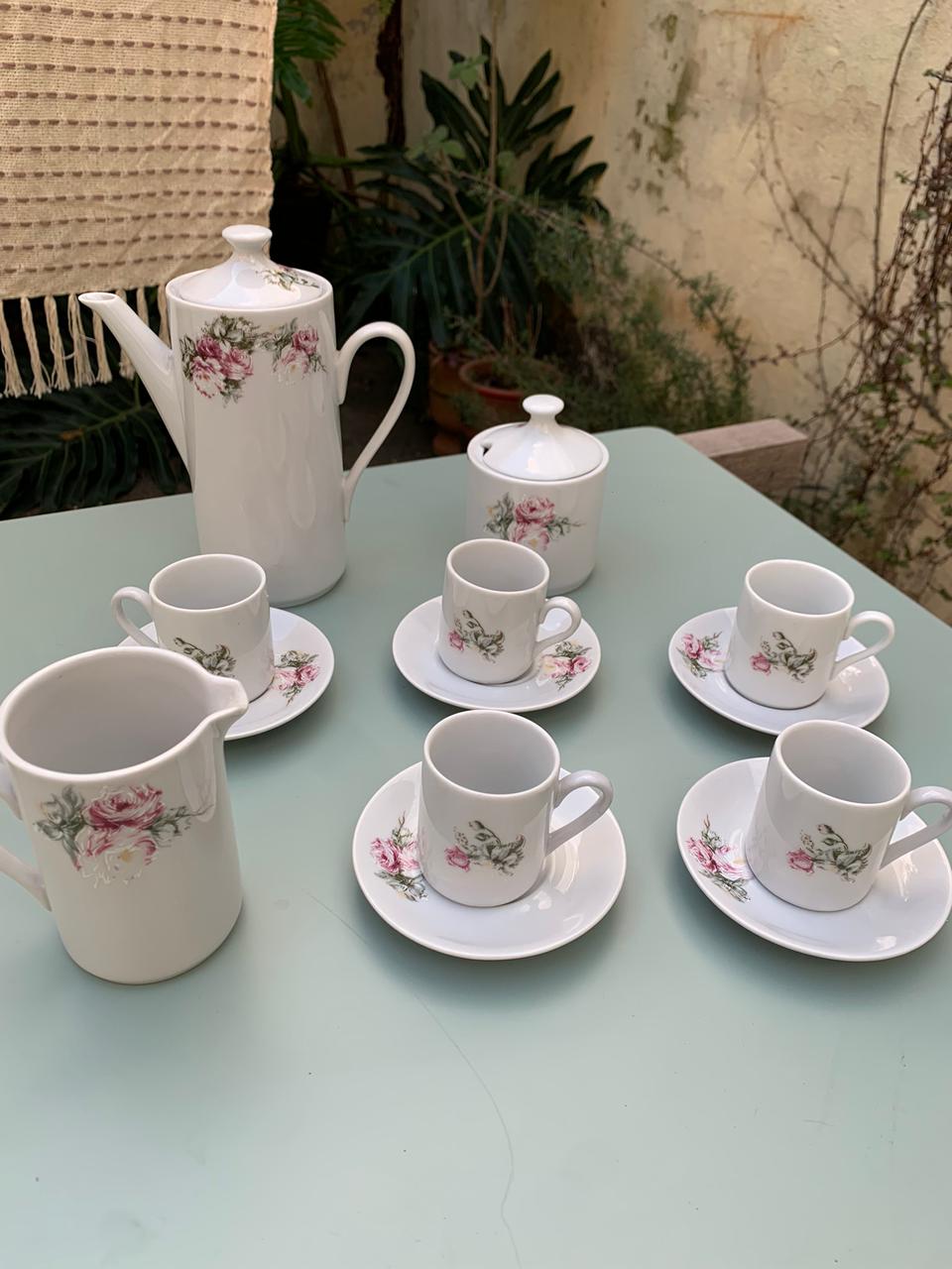 Jogo de Porcelana Floral (13 peças)